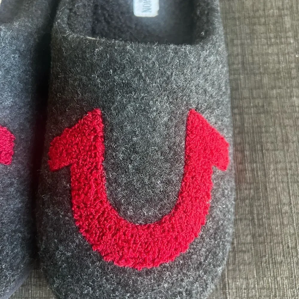 True Religion Men's Polar Performance Grey/Red Slip-on Soft Slippers Size Small